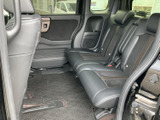 機能的な運転席周りのレイアウトです。操作しやすい位置に配置されたスイッチ類が便利です。