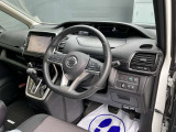 全方位で視界が広く見晴らしのよい運転席。安心して運転できます。