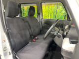 運転席シート廻りは使用感も少なく、良好な状態となっています。前オーナー様が丁寧に使っていたことがよくわかりますね。