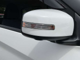 駐車時に便利な電動格納ドアミラーです。