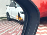 【ブラインドスポットモニター】走行中、ドアミラーの死角になりやすい箇所に後続車が接近するとサイドミラーのレンズに警告を表示!ドライバーに注意喚起をしてくれます。