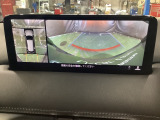 狭い場所での駐車やすれ違いなどでより的確な運転操作に役立つ360&deg;ビューモニターが装備されています。
