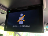 【フリップダウンモニター】大画面モニターで後席でもエンタメをお楽しみいただけます。小さなお子様にも大人気の装備です♪