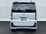 スライドドアは通常のドアに比べて、車のボディーに対し平行に開閉し、開けてもスペースを取りません。出入り口が大きいドアはお子様のいるご家庭はもちろん、混んだ駐車場でも大活躍です!