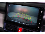 バックカメラの映像はナビのモニターに表示されます。車庫入れが苦手な方でもガイドラインが表示されるので安心です。