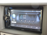 ナビゲーションはメモリーナビを装着しております。AM、FM、Bluetooth、フルセグTVがご使用いただけます。初めて訪れた場所でも安心ですね!