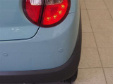 車庫入れなどで役立つコーナーセンサー付きです。