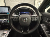 ハンドルにHondaセンシング系のクルーズコントロールやレーンキープアシストなどのスイッチと、オーディオの操作スイッチが装備されています。ハンドルから手を離さず安全に操作できます。