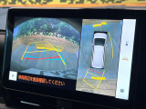 【パノラミックビューモニター】専用のカメラにより、上から見下ろしたような視点で360度クルマの周囲を確認することができます☆死角部分も確認しやすく、狭い場所での切り返しや駐車もスムーズに行えます。
