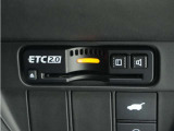 ◆ETC2.0装着◆進化したドライブ体験。料金収受システムだけだったETCが生まれ変わって、高速道路を賢く使うETC2.0に進化しました。多彩な情報サービスが便利で快適なドライブ体験を提供します。