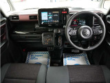 運転にかかわる様々な操作を安全に行えるように視点移動が少なく、操作性に配慮されたスイッチ類が凝縮されたコクピットです。