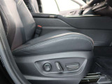 パワーシート搭載。微妙な調整が手軽にでき、ピッタリなポジションで運転することが可能です。