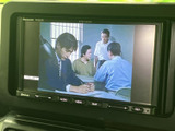 停車中には、TVで映像を楽しむことができます。長距離移動の休憩時間に、気分転換に最適です。移動中は安全運転を心がけましょう。