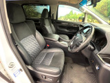 運転席シート廻りは使用感も少なく、良好な状態となっています。丁寧に使われていたことがよくわかりますね。