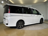 ご納車までの期間ですが、県内のお客様は1、2週間、県外のお客様は2、3週間ほどでご納車が可能となります。ただし、お支払いや書類の状況によっては多少の前後もありますので、その際には何卒ご了承下さい。
