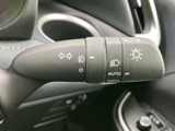 操作しやすい位置に配置されたウインカーレバー。スムーズな操作で、安全な車線変更をサポートします。直感的に操作できる設計です。