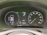 視認性の高いメーター類が、運転に必要な情報を的確に伝えます。運転に集中できる、シンプルで機能的なデザインです。