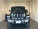 【フロントグリル】7スロットルグリルはJeep伝統の証です。SUVのみにこだわり続けている伝統あるJeep車へお乗り頂いてみてはいかがですか?