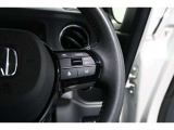 Hondaセンシングの機能のひとつ、アダプティブクルーズコントロール付!アクセルから足を離しても設定したスピードと前車との車間を保ち走行してくれます!車線維持もアシスト☆高速道路で疲労軽減ですね☆