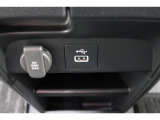 スマートフォンなどの音楽再生が可能なUSB接続ジャック装備車両です♪♪♪
