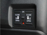 ◆両側電動スライドドア◆狭い駐車場でも乗り降りが楽々♪お子様が隣の車にドアを当ててしまう心配もございません!小さなお子様連れの方もこれで安心。
