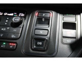 シフトボタンは扱いやすい位置に配置されてます。安全運転でお出掛けください。