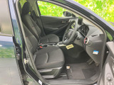 運転席周りはシンプルで使いやすく、運転に集中できます。座り心地も良く、長距離運転でも疲れにくいでしょう。快適な空間です。