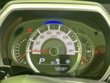 視認性の高いメーター類は、運転に必要な情報を一目で確認できます。運転に集中できる、シンプルで機能的なデザインです。