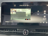 前後セットになったドライブレコーダー。前方、後方を同時に走行中の映像を鮮明に録画できます。あおり運転や事故などの万一の際に役に立ちます