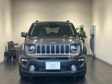 【フロントグリル】7スロットルグリルはJeep伝統の証です。SUVのみにこだわり続けている伝統あるJeep車へお乗り頂いてみてはいかがですか?