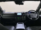 大きい車ですが見通しのよいすっきりとした視界で、誰でも運転しやすいです。