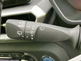 雨の日でもクリアな視界を確保できるワイパーレバー。運転の安全性を高めます。