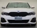 【キドニーグリル】BMWの代名詞。一目見ただけでBMWであると認識できる確固たるアイコンとして存在感を放ちます。