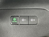 視認性の高いメーターで、運転に必要な情報を的確に把握できます。運転に集中できる、シンプルで洗練されたデザインです。