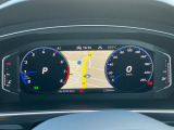 先進のデジタル液晶メーター(Digital Cockpit Pro)採用の車両です。運転席前にはヘッドアップディスプレイつき 車速やナビゲーション情報を前方に映し出します