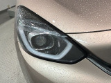 LEDヘッドライトは、点灯の瞬間から最大光量を発揮し、突然暗くなるトンネルなどでの安定感を高めます。