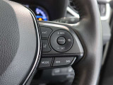 アダプティブクルーズコントロール機能付きです。走行中に先行車の様子を検知しながら、設定した車速の範囲内で先行車との距離のキープを支援します。詳細は販売店スタッフまでおたずねください。