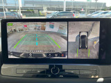 『アラウンドビューモニター』はスムーズな駐車と安全確認をサポートします。