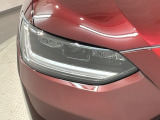 LEDヘッドライトは、点灯の瞬間から最大光量を発揮し、突然暗くなるトンネルなどでの安定感を高めます。