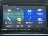 多彩な機能が満載のモニター。オーディオや各種設定を直感的に操作できます。快適なカーライフをサポートする頼もしい相棒です。