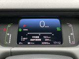 洗練されたデザインのメーターパネル。視認性に優れ、運転に必要な情報を的確に表示します。燃費や走行距離も一目で確認できます。