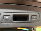 【パワーバックドア】スマートキーや運転席のボタンを押すだけでリアゲートが自動で開閉します!荷物を持っている時や、高い位置にあるバックドアを閉める際に便利な機能です♪