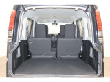 大口なテールゲートは活用の幅を広げてくれます!幅広、低い床面で大きな荷物の出し入れが簡単になります!日々のショッピング、レジャー等、生活を一段上のものにしてくれます!
