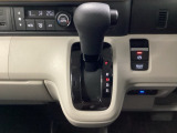 停車中にブレーキペダルを踏み続けなくてもブレーキ保持ができるオートマチックブレーキホールド機能もついております。