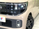 【LEDヘッドライト】悪天候や夜間走行時も良好な視界を確保し安心して運転できる高輝度LEDヘッドライトを装備!点灯速度が早く、消費電力も抑えられています。