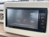 ラジオやCD、Bluetooth接続など、様々な音源に対応。お好みの音楽を車内で楽しめます。直感的な操作で快適に音楽を選べます。