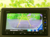後方視界をサポートするモニターで、安全な運転をサポート。駐車時の不安を軽減し、よりスムーズな運転を可能にします。