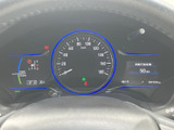 運転に必要な情報を分かりやすく表示。視認性に優れたメーターで、安全運転をサポートします。運転状況を的確に把握できます。