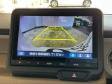 【バックカメラ】運転が苦手な方も車庫入れラクラクです!ギアをリバースに入れれば自動的に切り換わりますので、面倒な操作は不要です♪狭い駐車場もお車を傷つけず安心ですね!