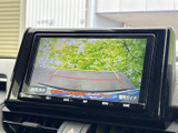 車両情報をわかりやすく表示。後方確認もしやすいので、安全な運転をサポートします。駐車時の安心感も高まりますね。